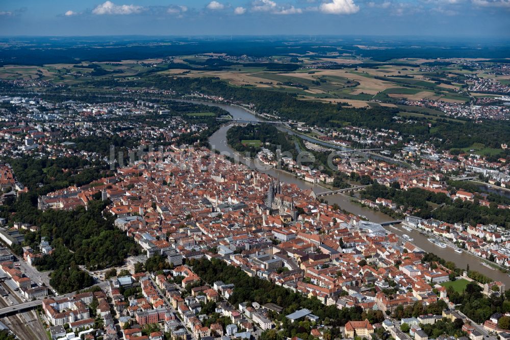 Luftbild Regensburg - Altstadtbereich und Innenstadtzentrum in Regensburg im Bundesland Bayern, Deutschland