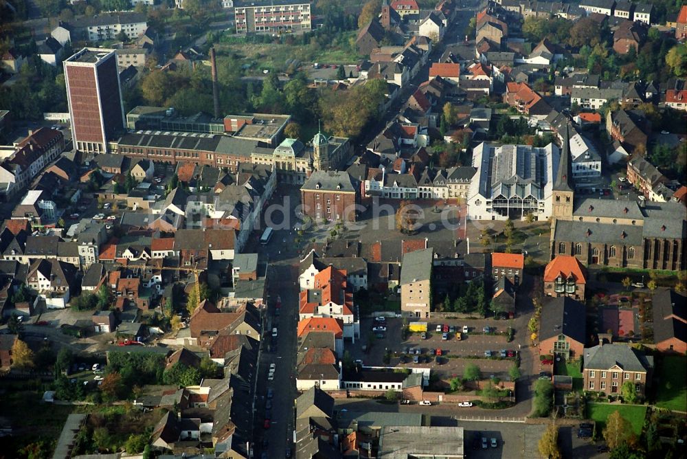 Rheinberg von oben - Altstadtbereich und Innenstadtzentrum in Rheinberg im Bundesland Nordrhein-Westfalen