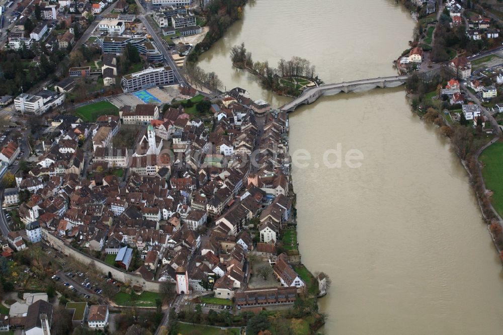 Luftaufnahme Rheinfelden - Altstadtbereich und Innenstadtzentrum in Rheinfelden in der Schweiz