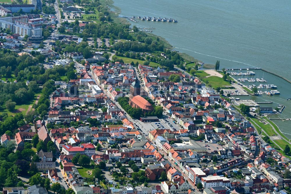 Luftaufnahme Ribnitz - Altstadtbereich und Innenstadtzentrum in Ribnitz im Bundesland Mecklenburg-Vorpommern, Deutschland