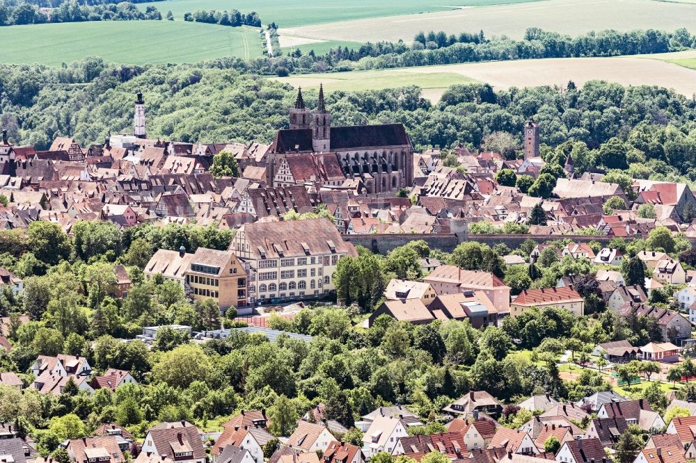 Rothenburg ob der Tauber von oben - Altstadtbereich und Innenstadtzentrum in Rothenburg ob der Tauber im Bundesland Bayern, Deutschland