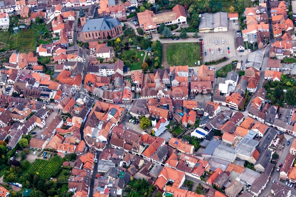 Sankt Martin aus der Vogelperspektive: Altstadtbereich und Innenstadtzentrum in Sankt Martin im Bundesland Rheinland-Pfalz, Deutschland