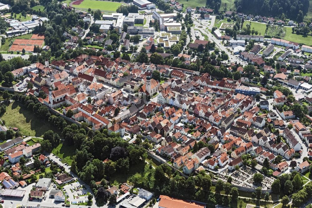 Schongau von oben - Altstadtbereich und Innenstadtzentrum in Schongau im Bundesland Bayern, Deutschland