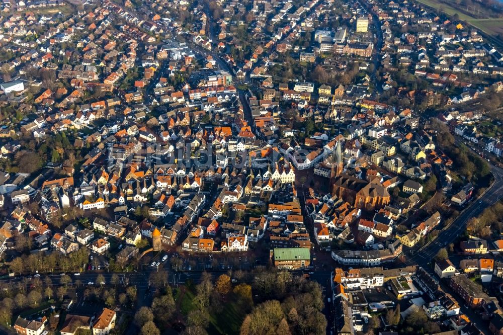 Luftbild Haltern am See - Altstadtbereich und Innenstadtzentrum an der Schüttenwallstraße - Friedrich-Ebert-Wall mit Sixtus-Kirche in Haltern am See im Bundesland Nordrhein-Westfalen, Deutschland