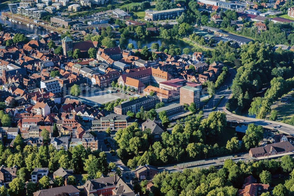 Luftaufnahme Stade - Altstadtbereich und Innenstadtzentrum in Stade im Bundesland Niedersachsen, Deutschland