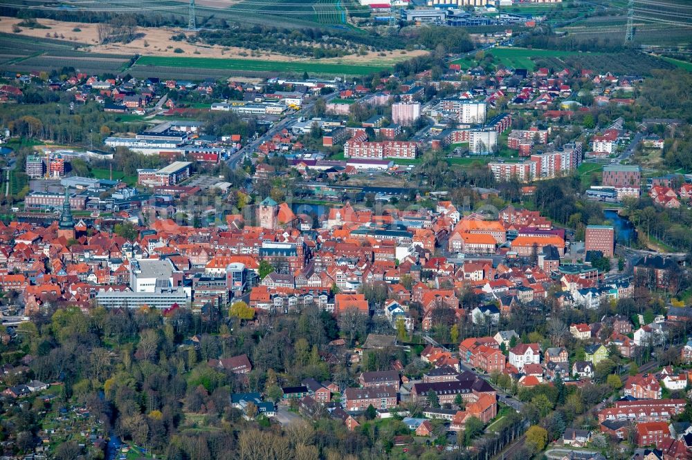 Stade von oben - Altstadtbereich und Innenstadtzentrum in Stade im Bundesland Niedersachsen, Deutschland