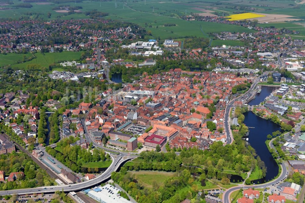 Luftaufnahme Stade - Altstadtbereich und Innenstadtzentrum in Stade im Bundesland Niedersachsen, Deutschland