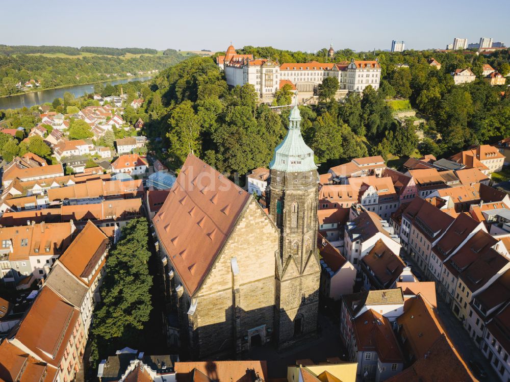 Luftaufnahme Pirna - Altstadtbereich und Innenstadtzentrum um die Stadtkriche St. Marien und Schloss Sonnenstein in Pirna im Bundesland Sachsen, Deutschland