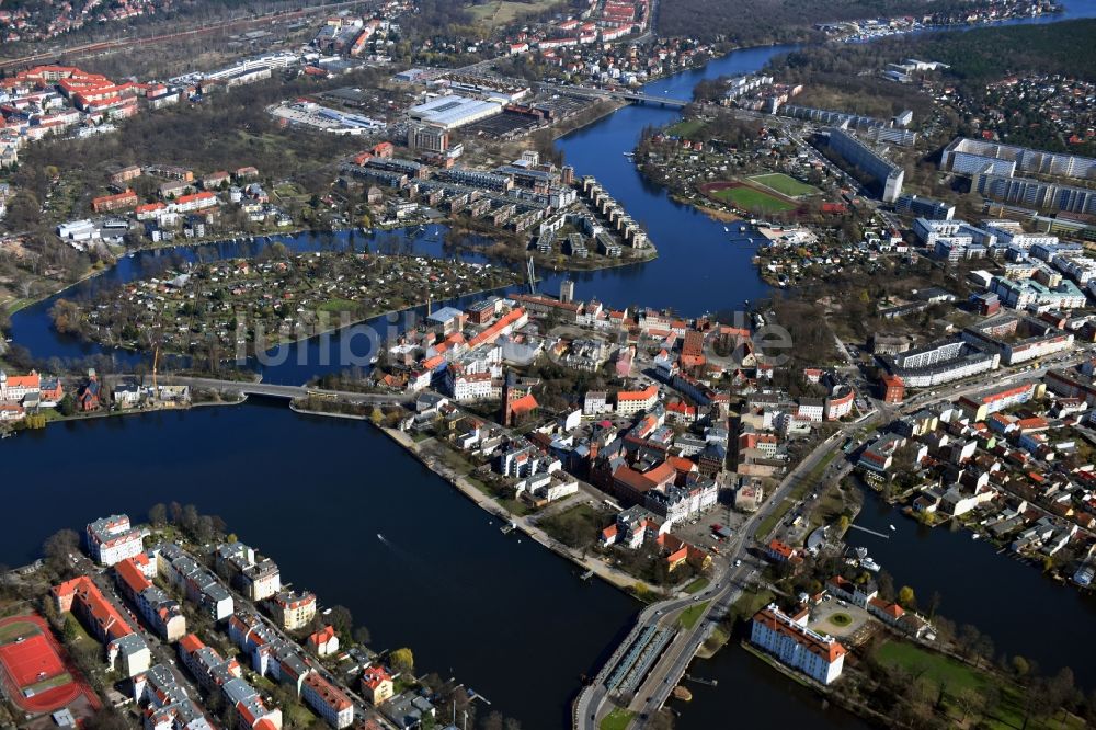 Berlin aus der Vogelperspektive: Altstadtbereich und Innenstadtzentrum im Stadtteil Köpenick in Berlin, Deutschland