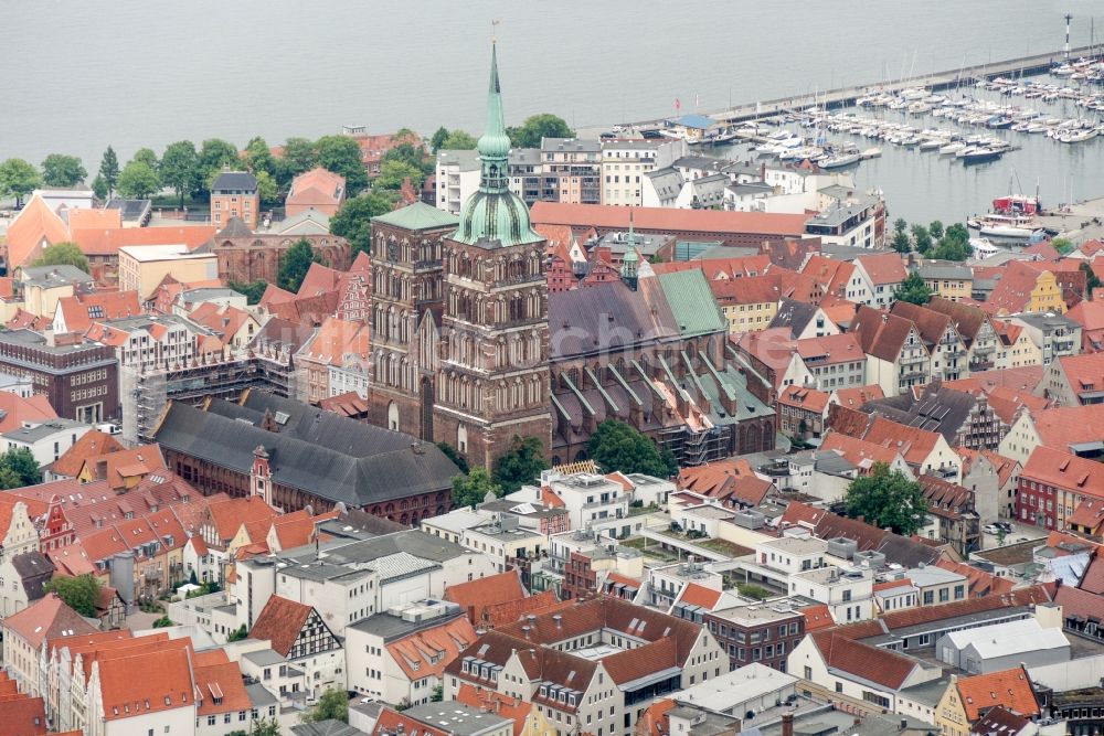 Luftbild Hansestadt Stralsund - Altstadtbereich und Innenstadtzentrum in Stralsund im Bundesland Mecklenburg-Vorpommern, Deutschland