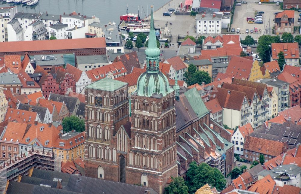 Hansestadt Stralsund von oben - Altstadtbereich und Innenstadtzentrum in Stralsund im Bundesland Mecklenburg-Vorpommern, Deutschland