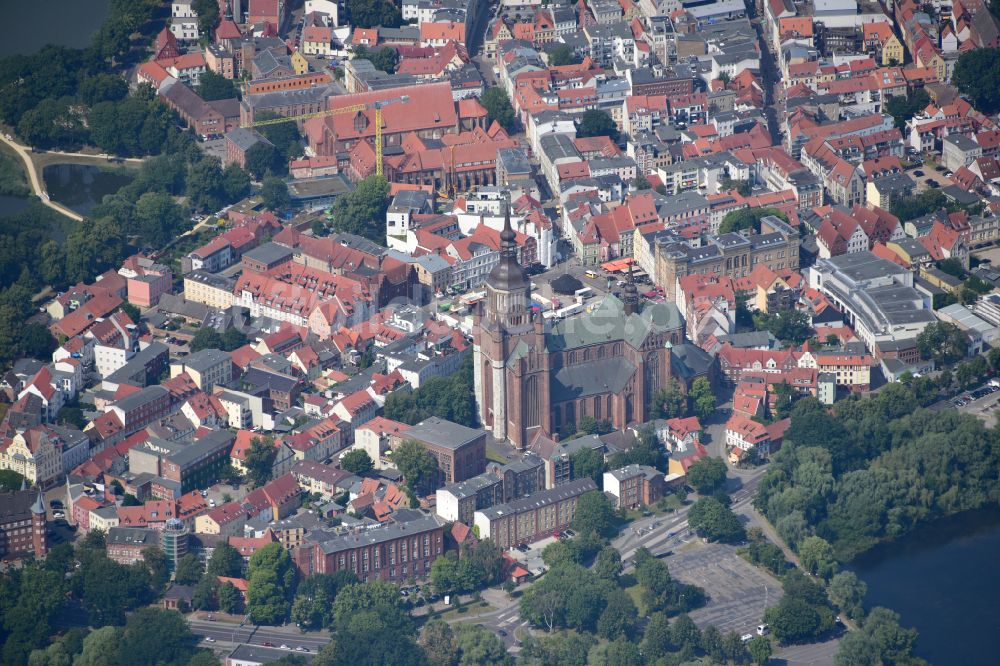 Hansestadt Stralsund von oben - Altstadtbereich und Innenstadtzentrum in Stralsund im Bundesland Mecklenburg-Vorpommern, Deutschland