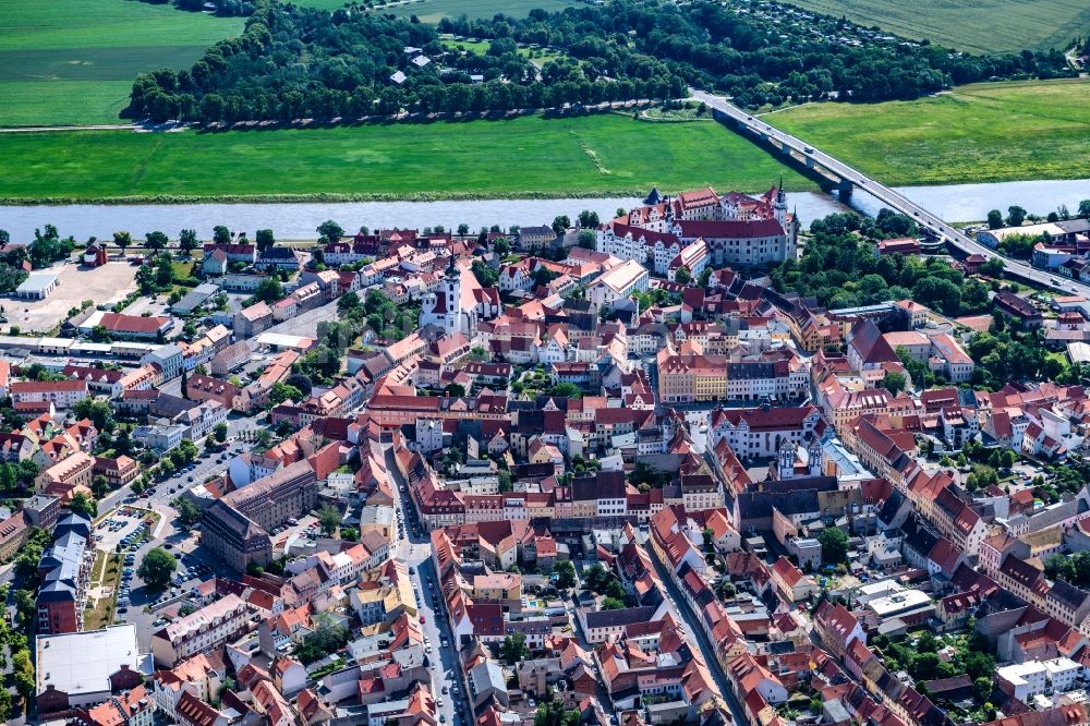 Torgau von oben - Altstadtbereich und Innenstadtzentrum in Torgau im Bundesland Sachsen, Deutschland