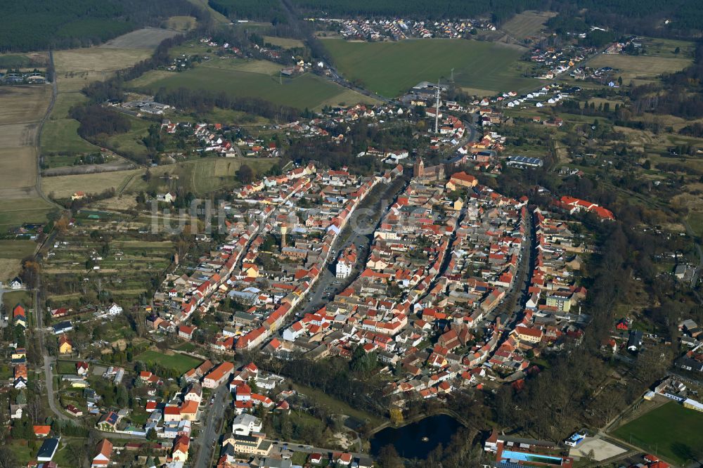 Treuenbrietzen von oben - Altstadtbereich und Innenstadtzentrum in Treuenbrietzen im Bundesland Brandenburg, Deutschland