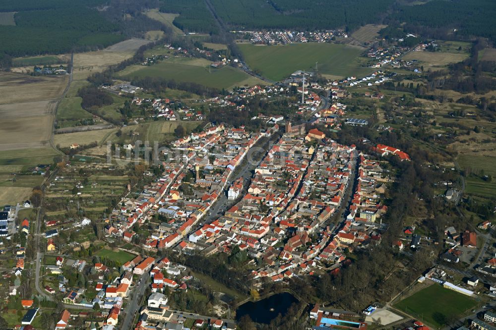 Treuenbrietzen aus der Vogelperspektive: Altstadtbereich und Innenstadtzentrum in Treuenbrietzen im Bundesland Brandenburg, Deutschland