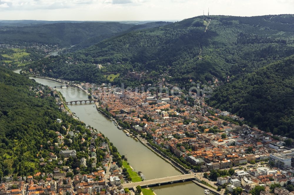 Luftbild Heidelberg - Altstadtbereich und Innenstadtzentrum am Ufer des Flußverlaufes des Neckar in Heidelberg im Bundesland Baden-Württemberg