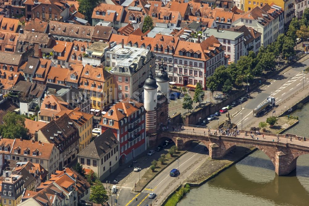 Luftbild Heidelberg - Altstadtbereich und Innenstadtzentrum am Ufer des Flußverlaufes des Neckar in Heidelberg im Bundesland Baden-Württemberg