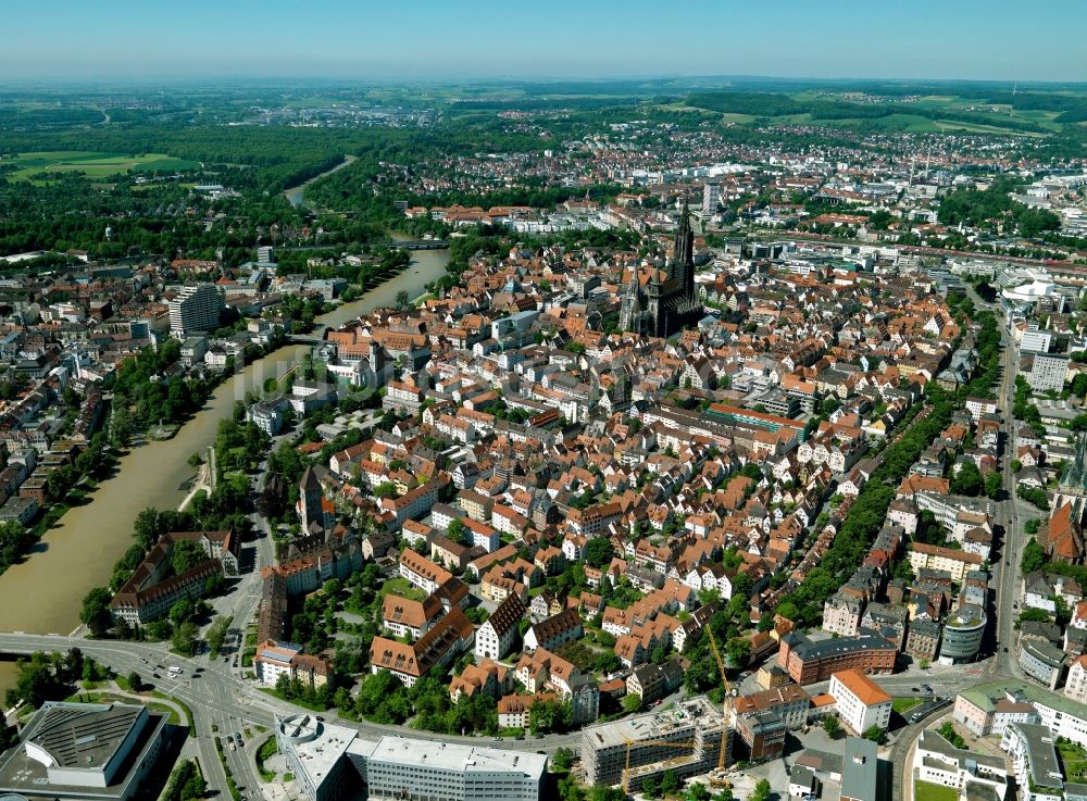 Ulm von oben - Altstadtbereich und Innenstadtzentrum in Ulm im Bundesland Baden-Württemberg, Deutschland