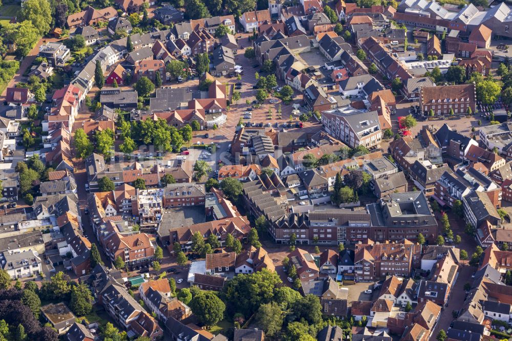 Vreden aus der Vogelperspektive: Altstadtbereich und Innenstadtzentrum in Vreden im Bundesland Nordrhein-Westfalen, Deutschland