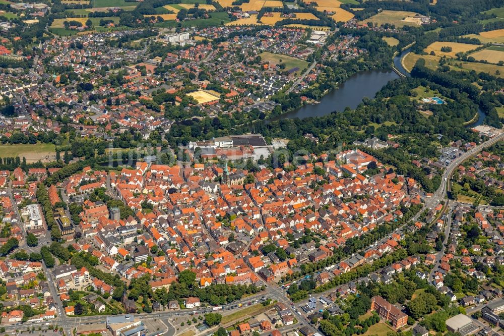 Warendorf von oben - Altstadtbereich und Innenstadtzentrum in Warendorf im Bundesland Nordrhein-Westfalen, Deutschland