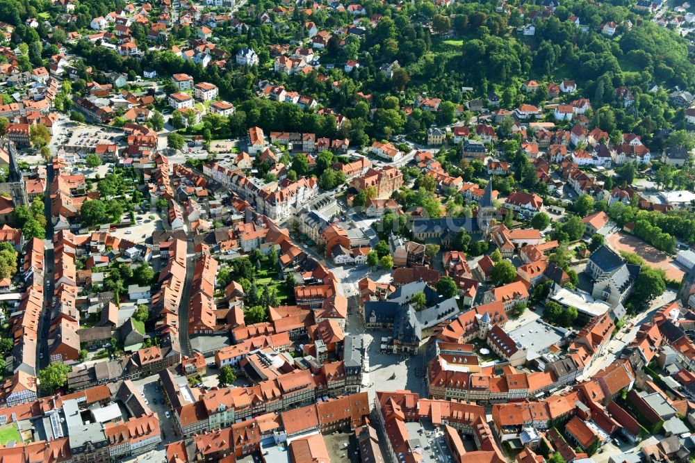 Wernigerode von oben - Altstadtbereich und Innenstadtzentrum in Wernigerode im Bundesland Sachsen-Anhalt, Deutschland