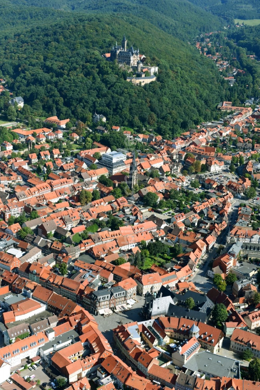 Luftbild Wernigerode - Altstadtbereich und Innenstadtzentrum in Wernigerode im Bundesland Sachsen-Anhalt, Deutschland