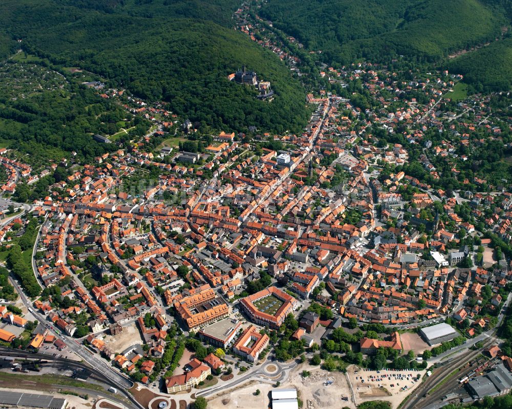 Luftbild Wernigerode - Altstadtbereich und Innenstadtzentrum in Wernigerode im Bundesland Sachsen-Anhalt, Deutschland