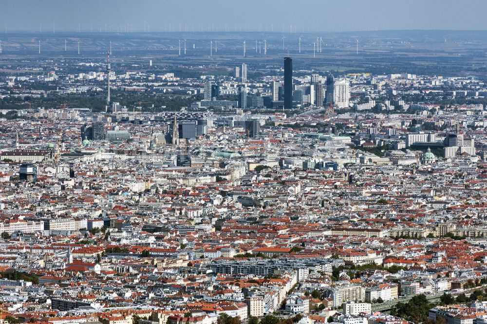 Wien von oben - Altstadtbereich und Innenstadtzentrum in Wien in Österreich