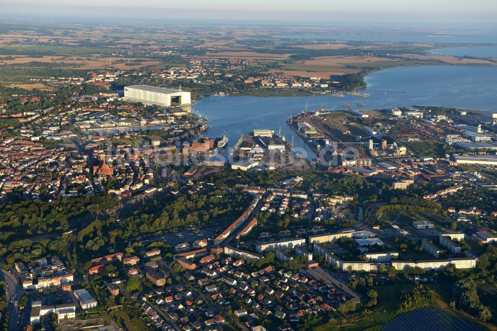 Luftaufnahme Wismar - Altstadtbereich und Innenstadtzentrum in Wismar im Bundesland Mecklenburg-Vorpommern