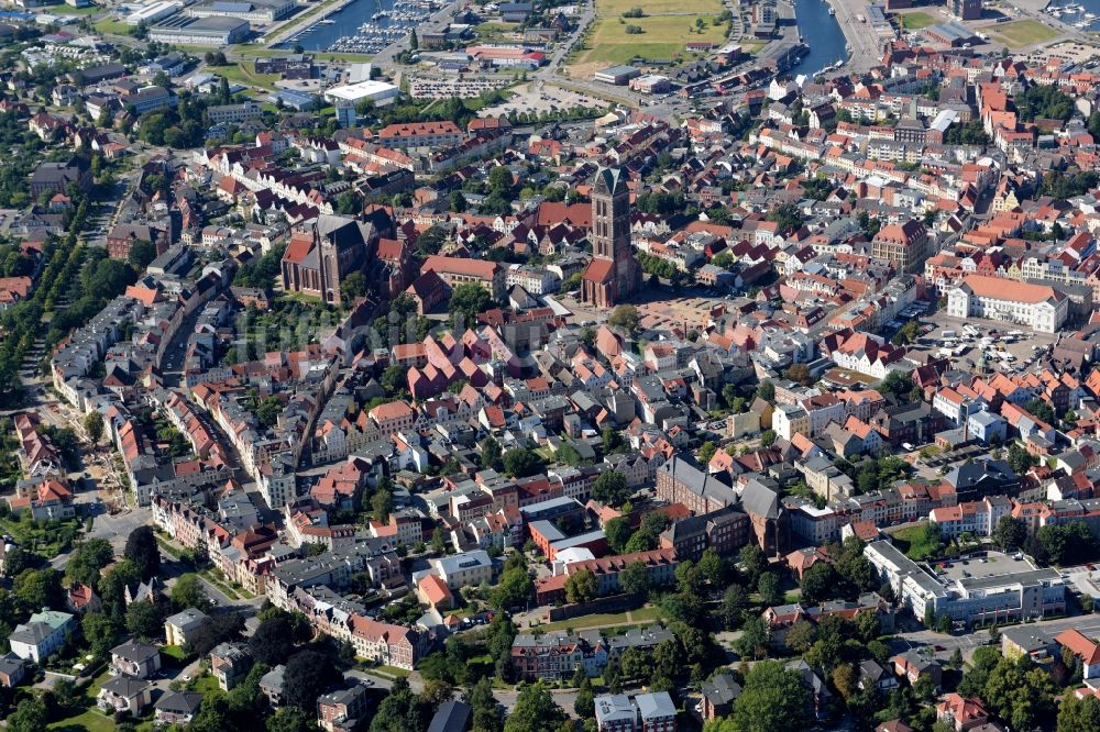 Luftbild Wismar - Altstadtbereich und Innenstadtzentrum in Wismar im Bundesland Mecklenburg-Vorpommern