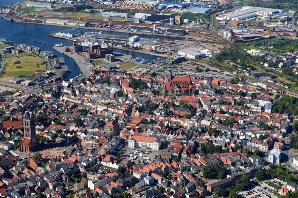 Wismar von oben - Altstadtbereich und Innenstadtzentrum in Wismar im Bundesland Mecklenburg-Vorpommern