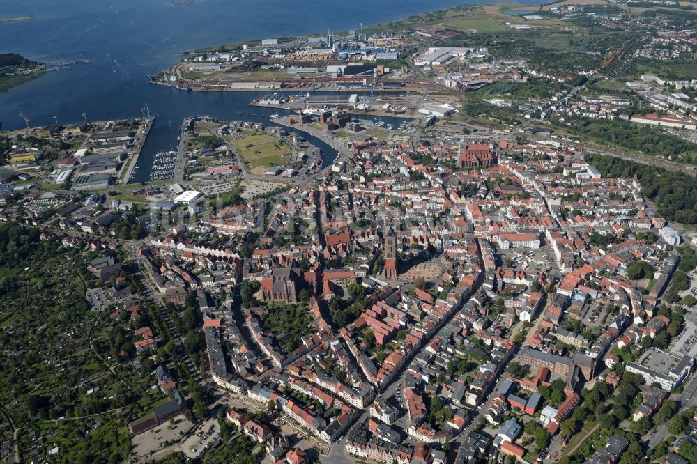 Luftbild Wismar - Altstadtbereich und Innenstadtzentrum in Wismar im Bundesland Mecklenburg-Vorpommern