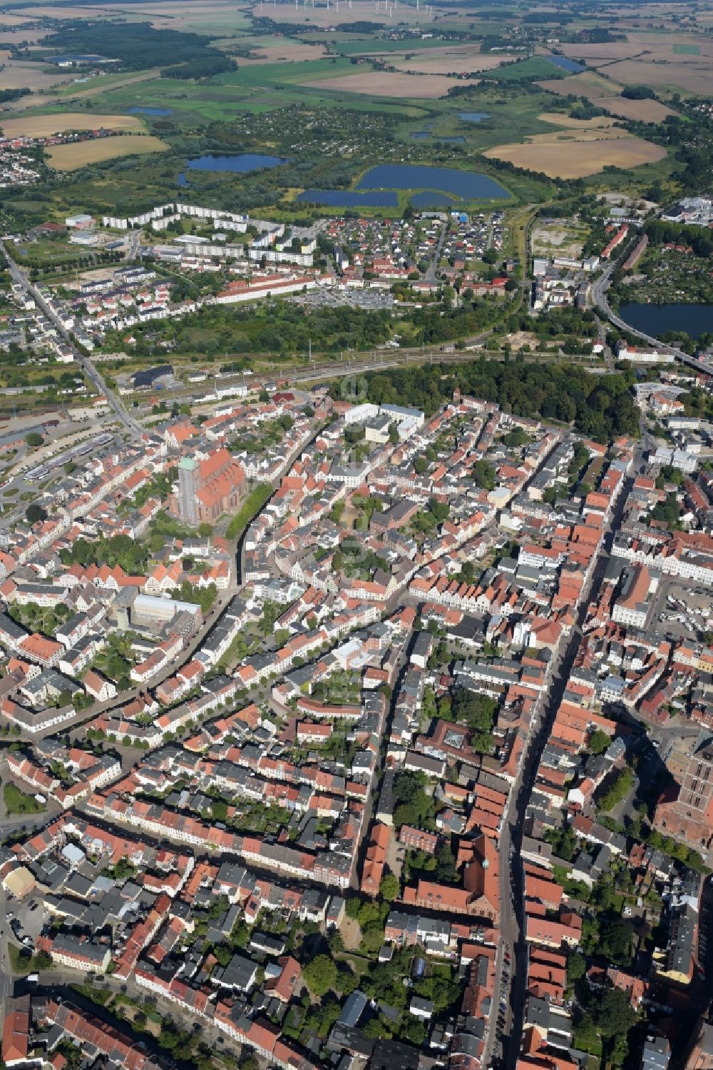 Wismar aus der Vogelperspektive: Altstadtbereich und Innenstadtzentrum in Wismar im Bundesland Mecklenburg-Vorpommern