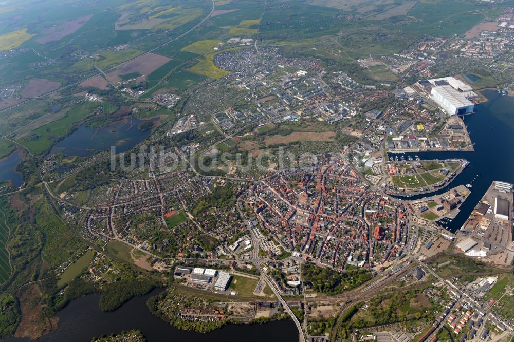 Luftaufnahme Wismar - Altstadtbereich und Innenstadtzentrum in Wismar im Bundesland Mecklenburg-Vorpommern