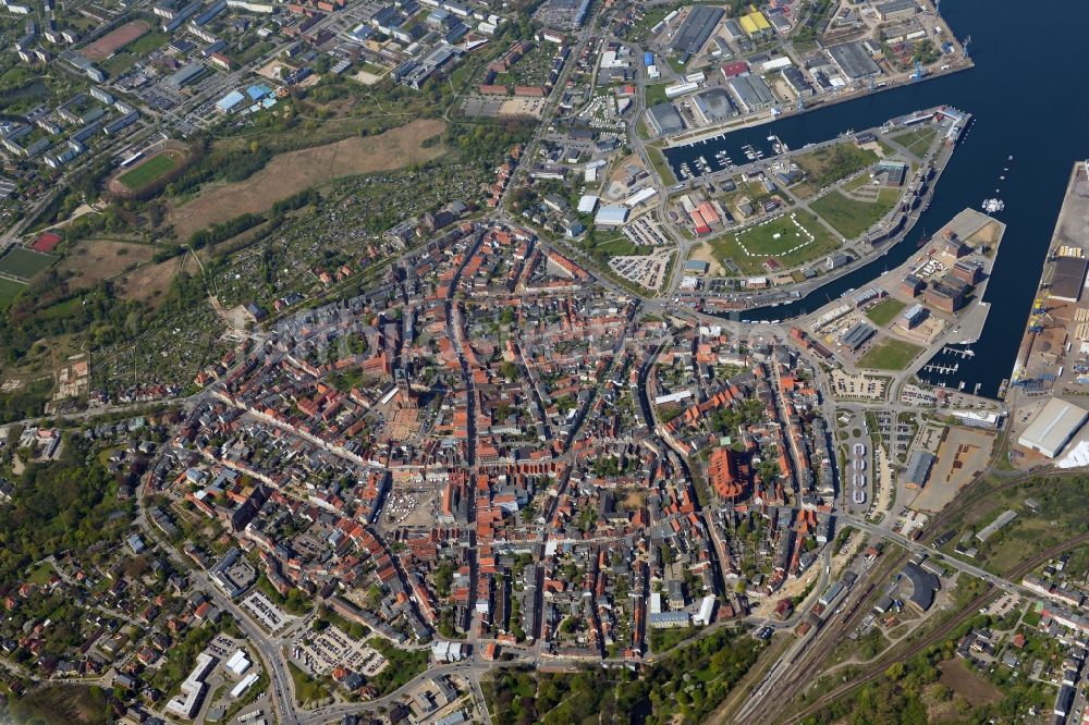 Wismar von oben - Altstadtbereich und Innenstadtzentrum in Wismar im Bundesland Mecklenburg-Vorpommern