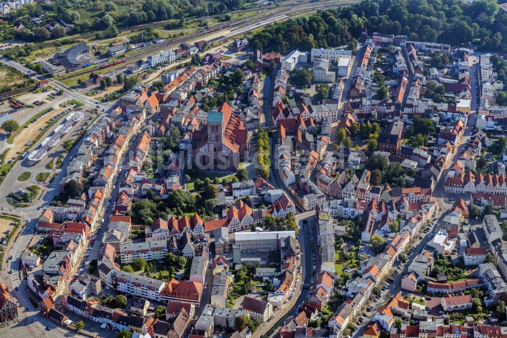 Luftaufnahme Wismar - Altstadtbereich und Innenstadtzentrum in Wismar im Bundesland Mecklenburg-Vorpommern