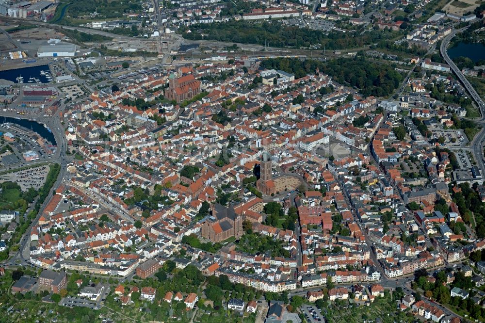 Luftaufnahme Wismar - Altstadtbereich und Innenstadtzentrum in Wismar im Bundesland Mecklenburg-Vorpommern