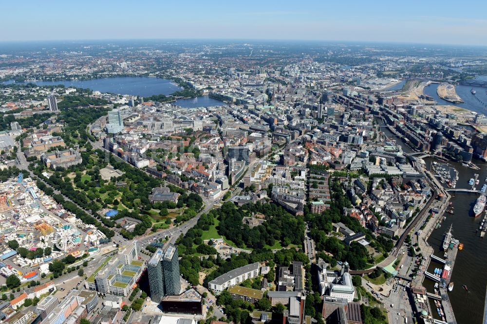 Luftbild Hamburg - Altstadtbereich und Innenstadtzentrum zwischen Alster und Elbe in Hamburg