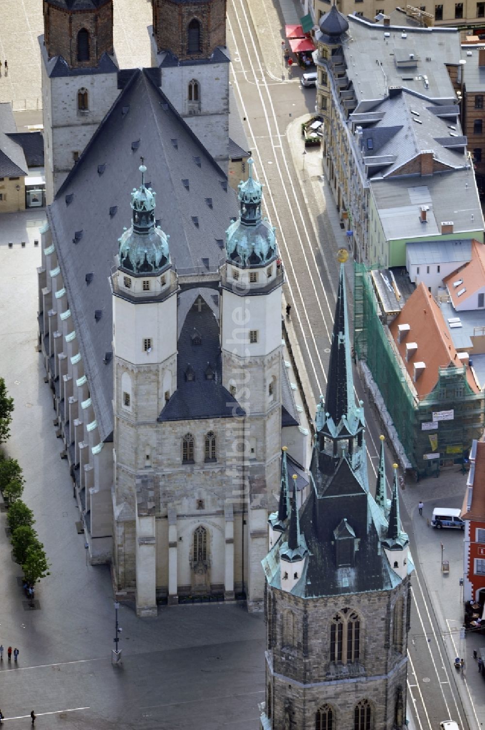 Luftbild Halle - Altstadtbereich an der Marienkirche vor dem Roten Turm am Marktplatz im Zentrum von Halle (Saale)