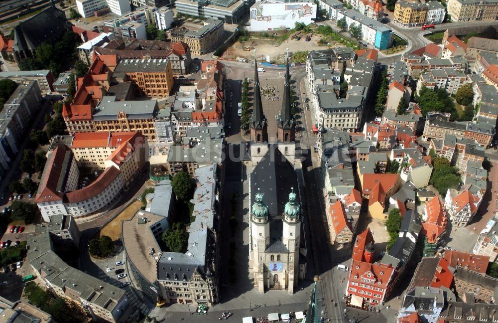 Halle / Saale von oben - Altstadtbereich an der Marienkirche vor dem Roten Turm am Marktplatz im Zentrum von Halle (Saale) in Sachsen-Anhalt