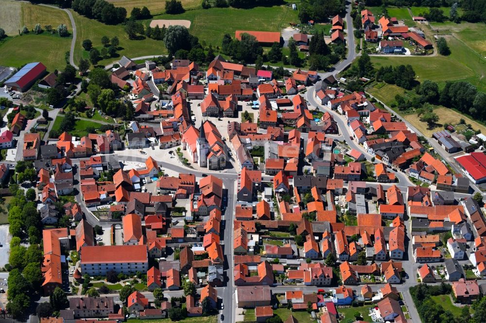 Stadtlauringen aus der Vogelperspektive: Altstadtbereich in Stadtlauringen im Bundesland Bayern, Deutschland