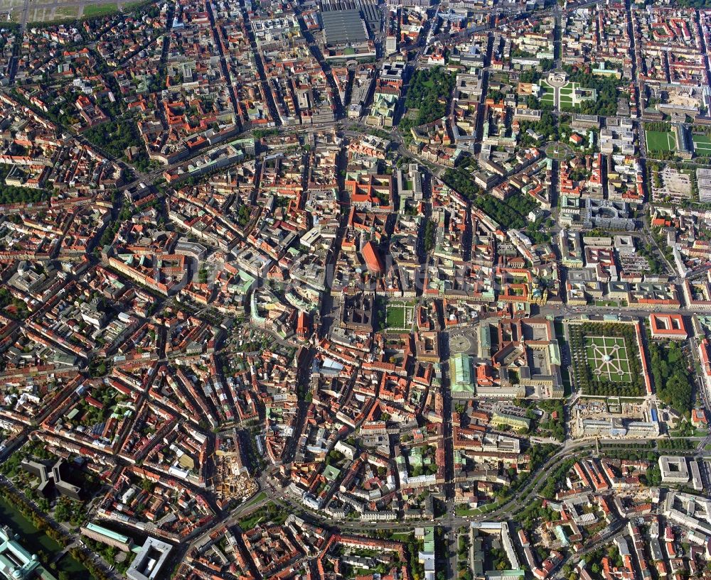 Luftbild München - Altstadtbereich und Stadtzentrum in München im Bundesland Bayern, Deutschland