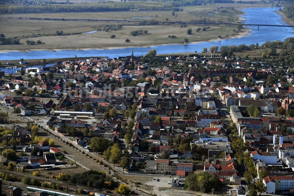 Luftbild Wittenberge - Altstadtbereich am Ufer der Elbe in Wittenberge im Bundesland Brandenburg, Deutschland