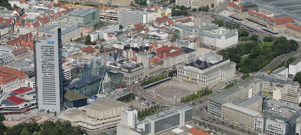 Leipzig aus der Vogelperspektive: Altstadtzentrum am Augustusplatz / Unihochhaus mit demUniversitäts-Neubau in Leipzig