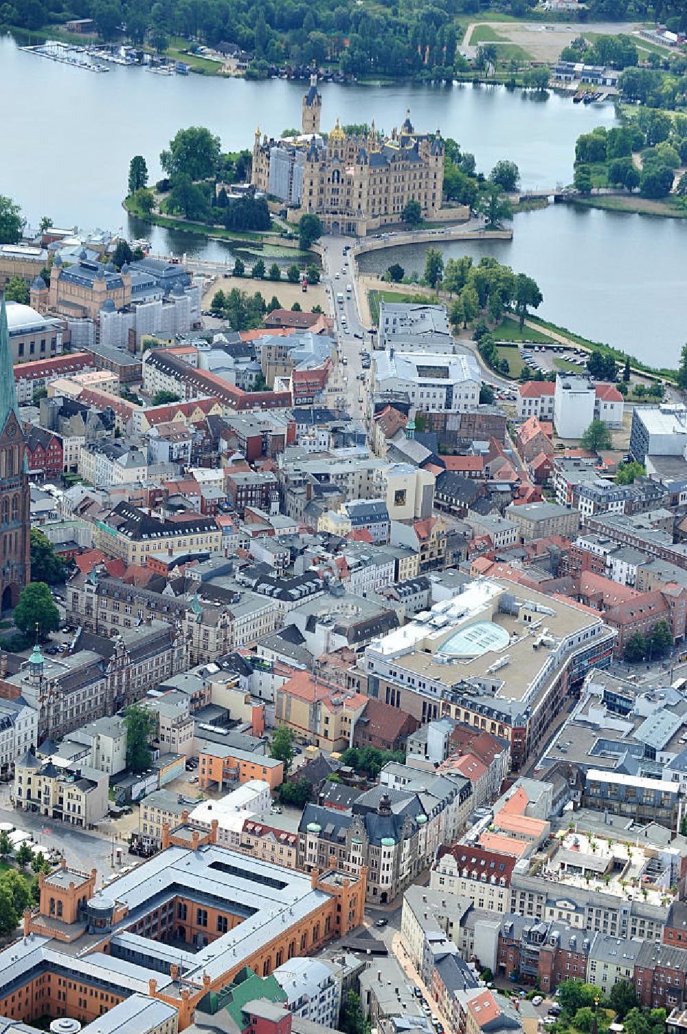 Schwerin von oben - Altstadtzentrum und die Innenstadt von Schwerin , der Landeshauptstadt von Mecklenburg - Vorpommern