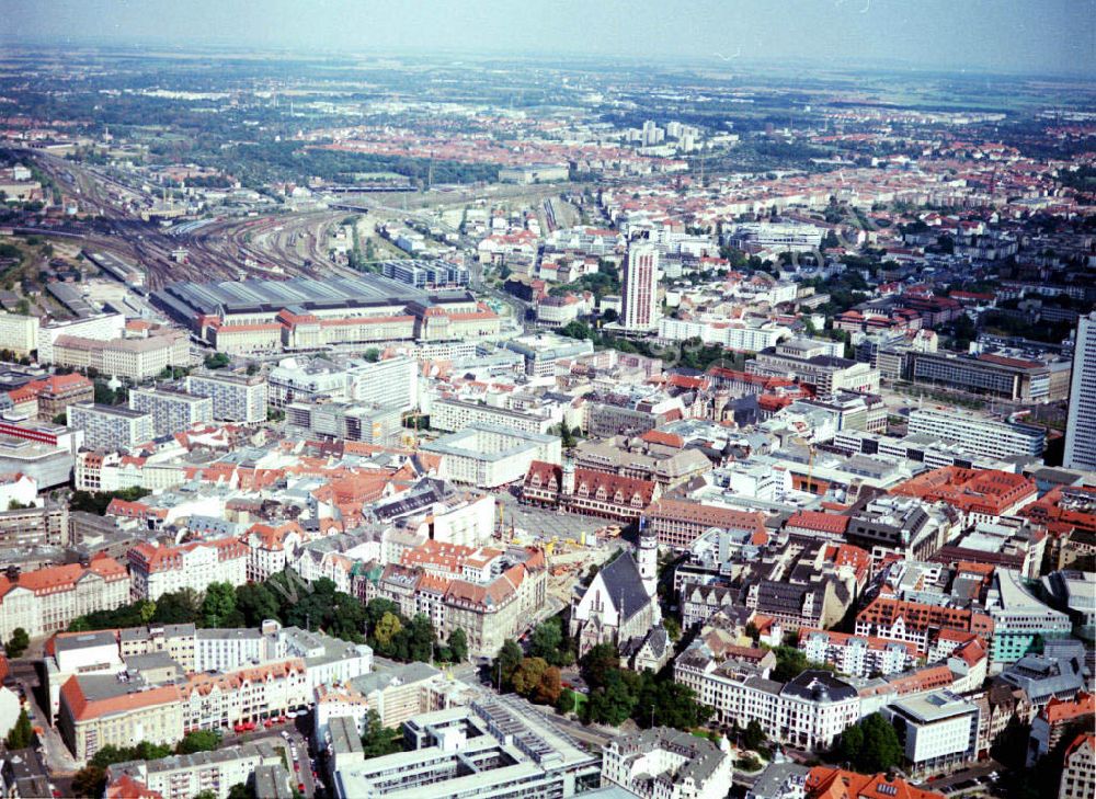 Leipzig / Sachsen von oben - 07.09.2002 Altstadtzentrum von Leipzig