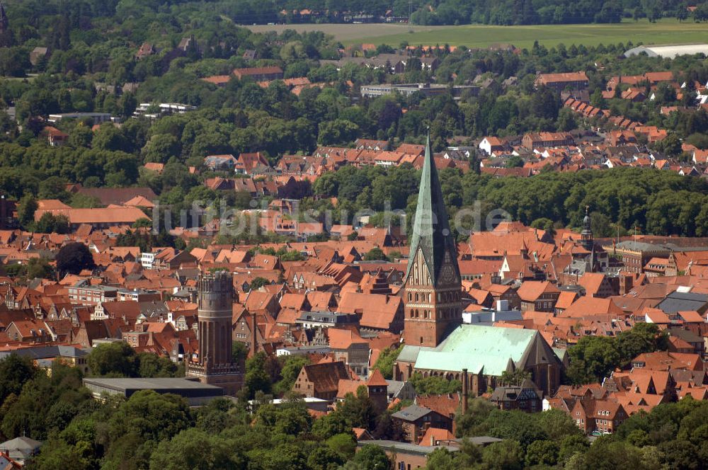 Luftbild LÜNEBURG - Altstadtzentrum von Lüneburg mit der Kirche St. Johannis und der St. Nicolaikirche