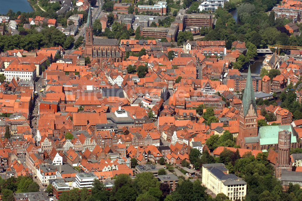 Luftbild LÜNEBURG - Altstadtzentrum von Lüneburg mit der Kirche St. Johannis und der St. Nicolaikirche