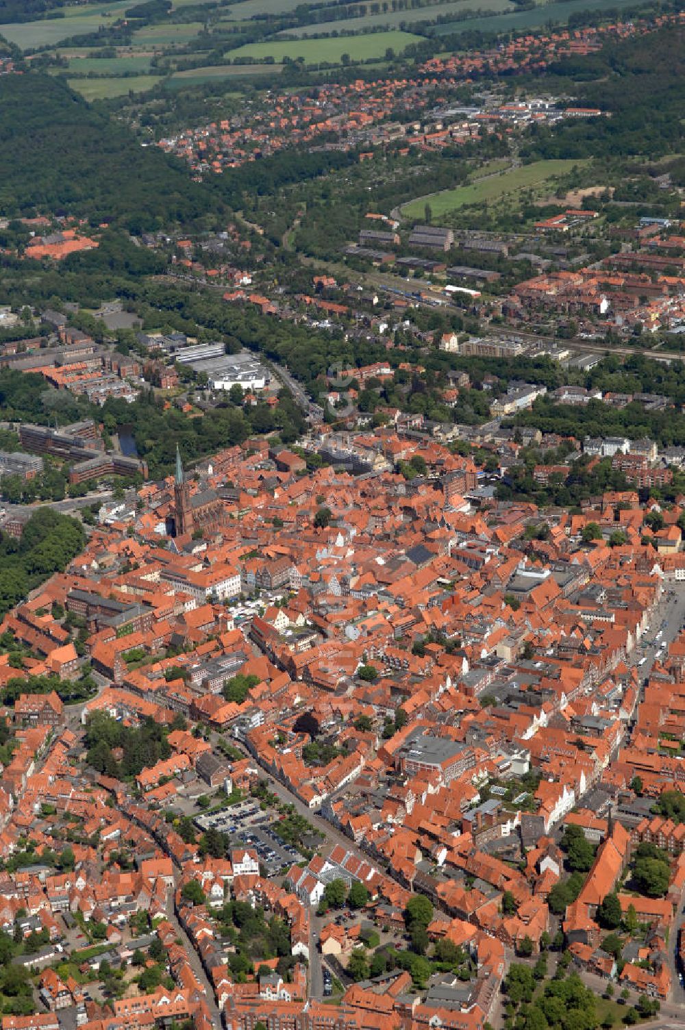 Luftbild LÜNEBURG - Altstadtzentrum von Lüneburg mit der Kirche St. Johannis und der St. Nicolaikirche