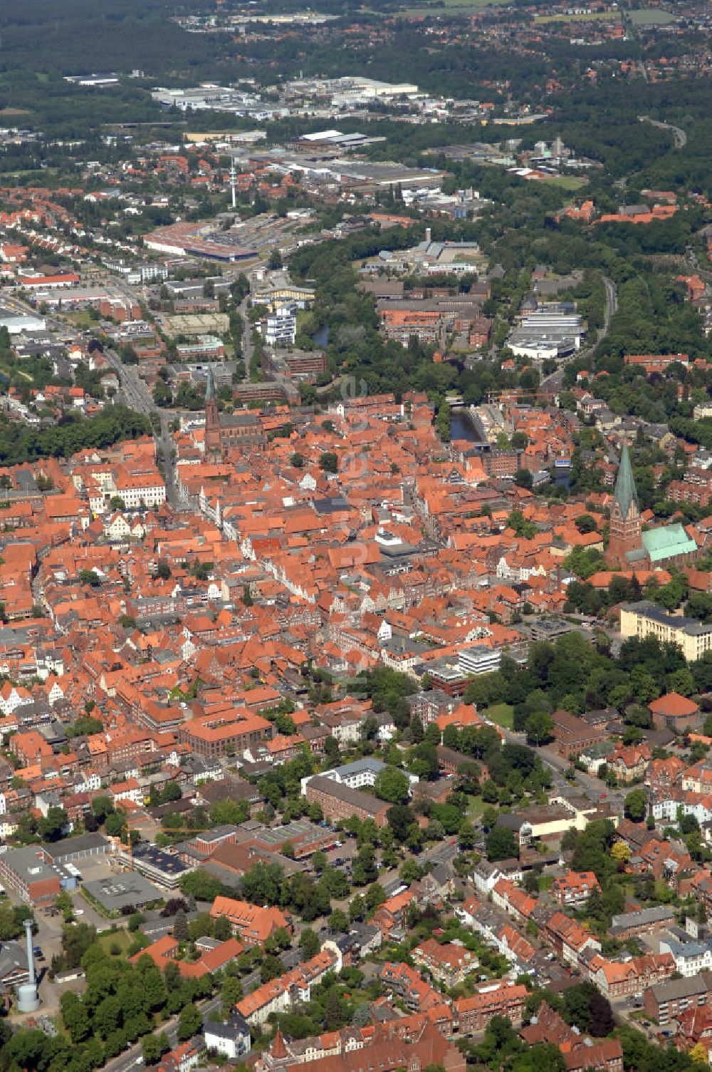 LÜNEBURG von oben - Altstadtzentrum von Lüneburg mit der Kirche St. Johannis und der St. Nicolaikirche